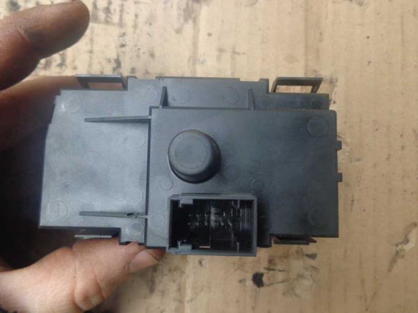 COMMODO BMW SERIE 1 E81/E87 / SERIE 3 E90/E91 / X1 E84 - Vue 2